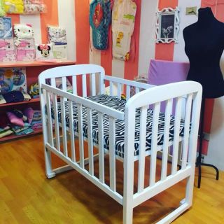 Wooden White Crib Package with Uratex Foam, Bedsheet and 