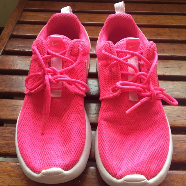 compañerismo Altitud Cocinando Nike Roshe Run Pink! | Shopee Philippines