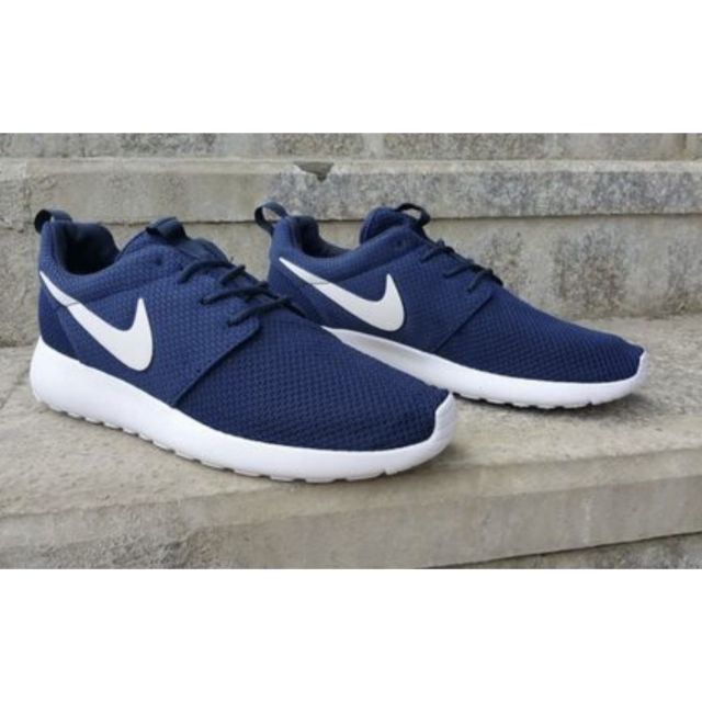 nike roshe run white blue