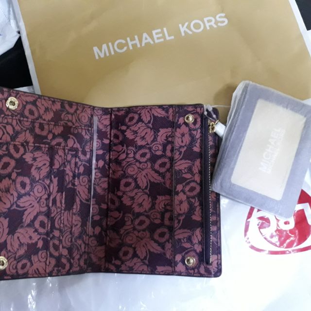 michael kors wallet used