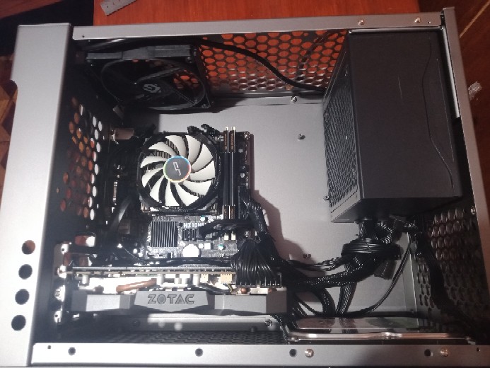 最終値下げ C1 Micro ATX コンピューターケース PC用 2022 ミッドタワー アルミニウム合金 大型サイド貫通 MATX ITX