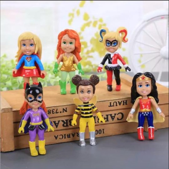 female superhero figures