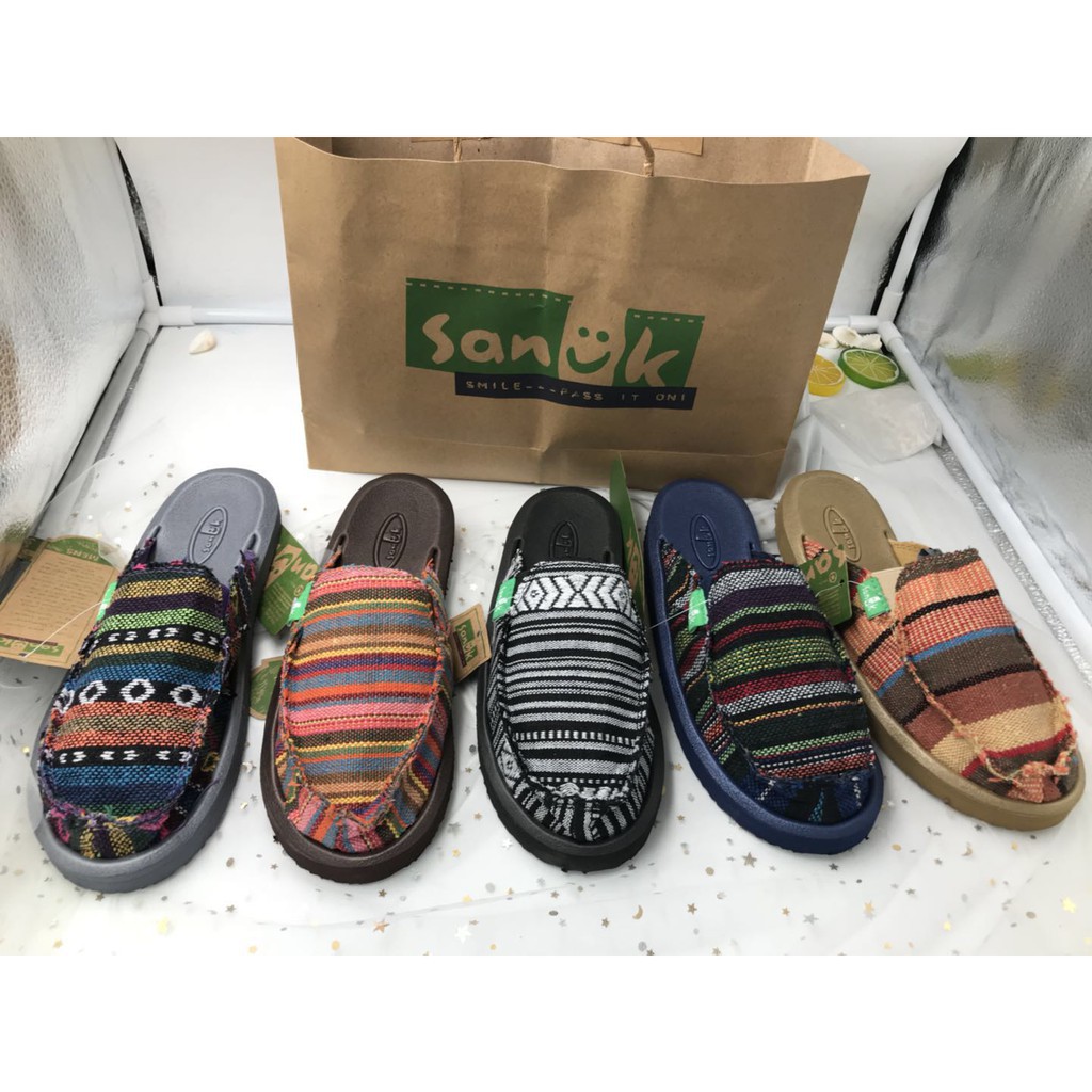 sanuk pointed toe shoes