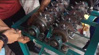 Working principle of coconut dehusking machine image