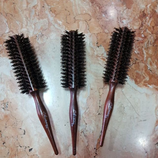 hair brush with pointed end