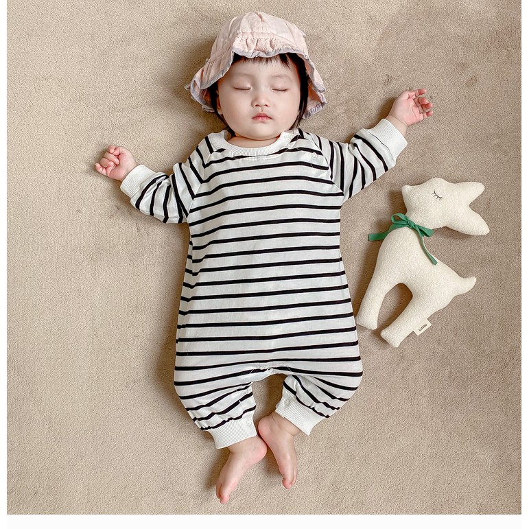 newborn baby grows boy