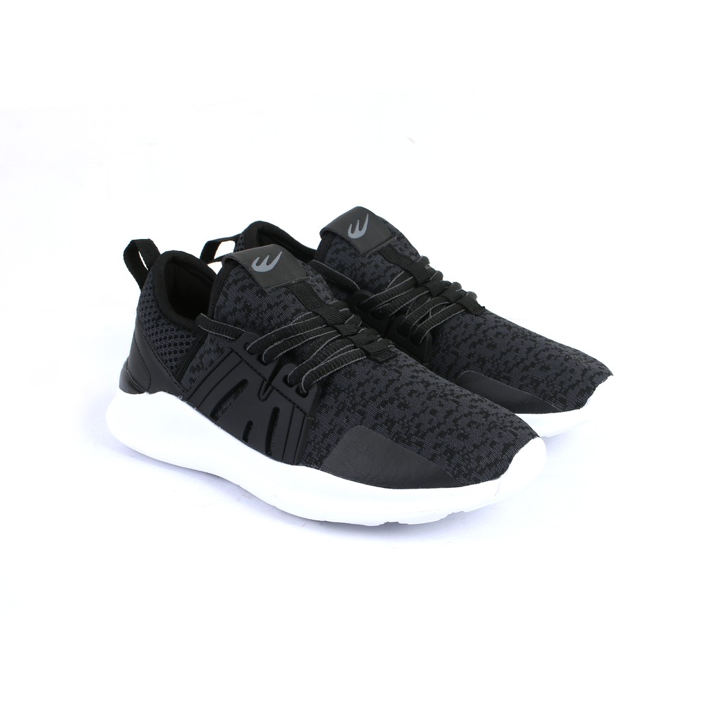 world balance black shoes for ladies