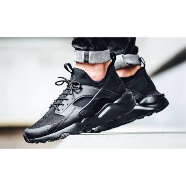 triple black nike huarache ultra