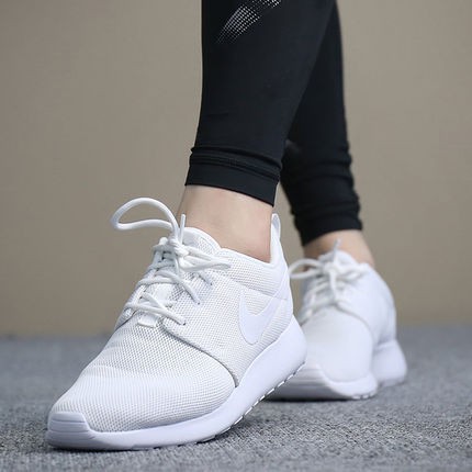 nike all white roshe