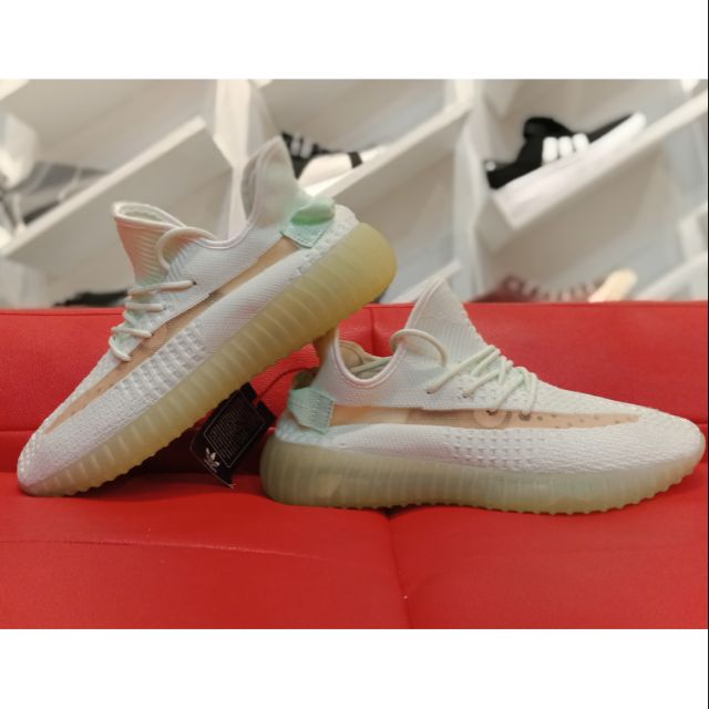 yeezy boost 350 v2 hyperspace