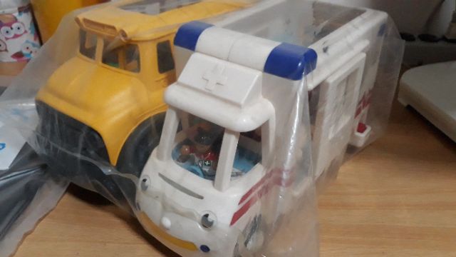 wow toys robin's medical rescue