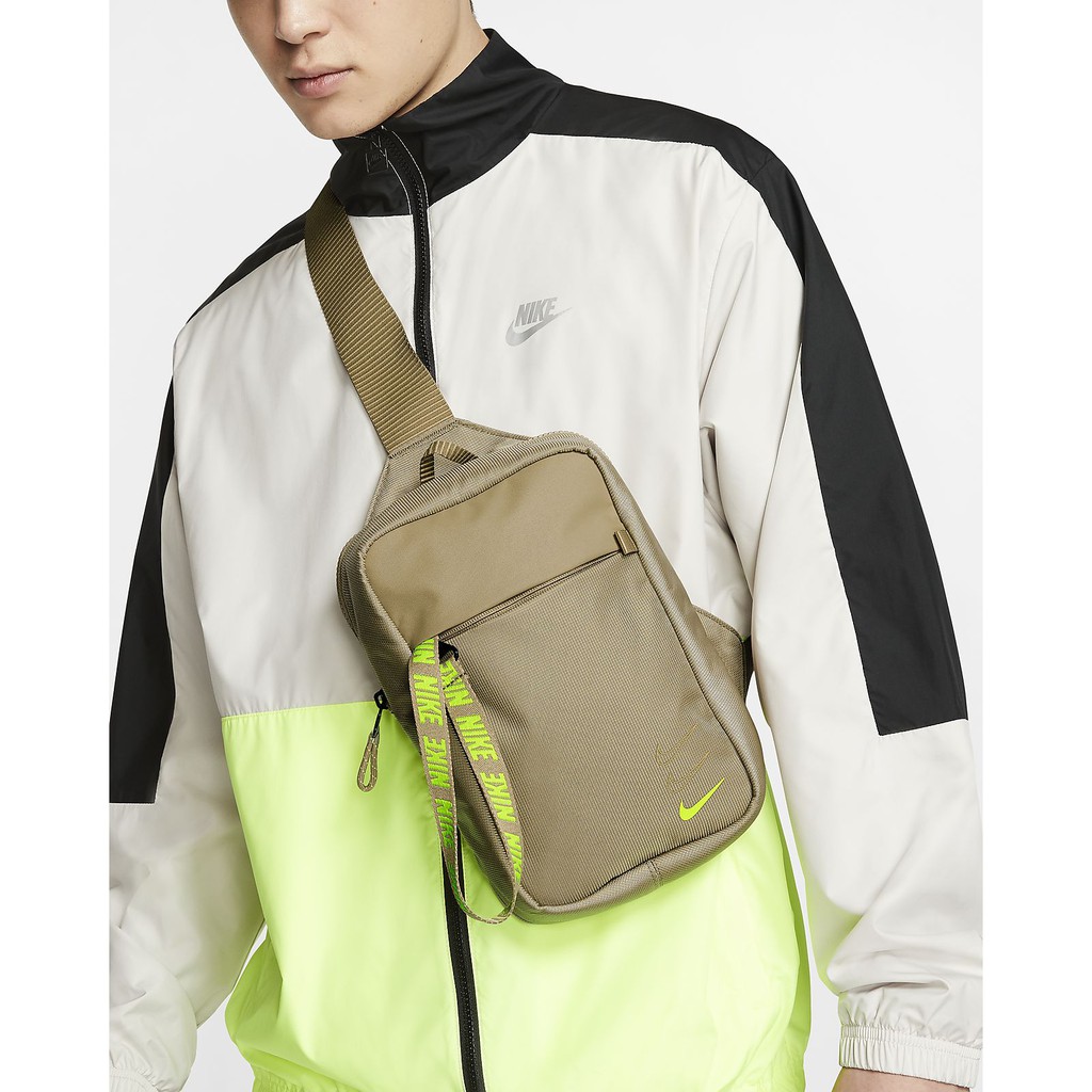 nike sportswear essential sling bag