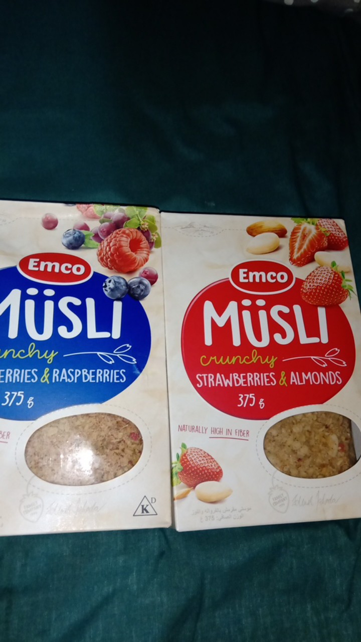 Emco Musli Crunchy Oat Cereal Strawberries & Almonds 375g Shopee