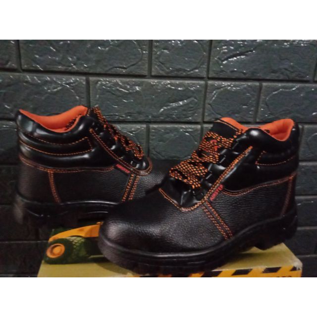 safety shoes for men price