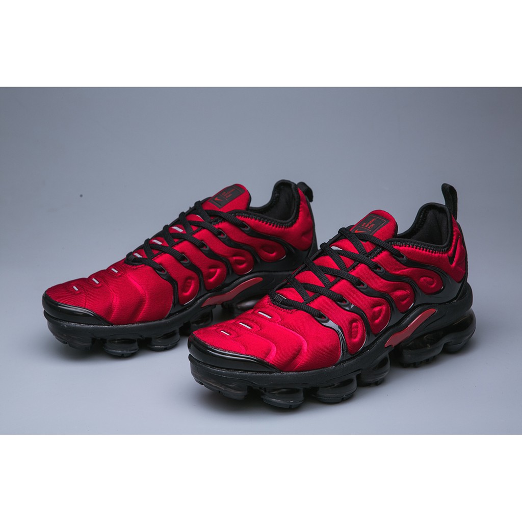 black red vapormax plus