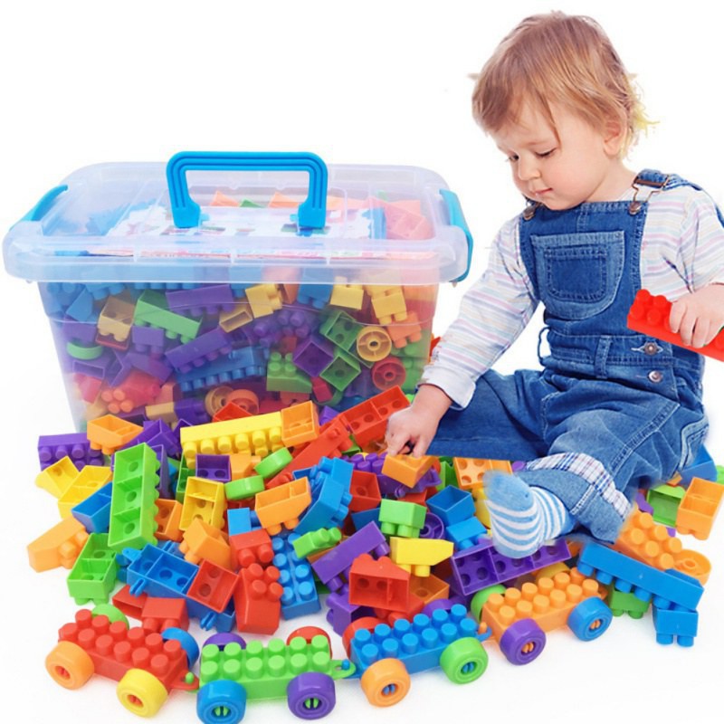 beach game with wooden blocks