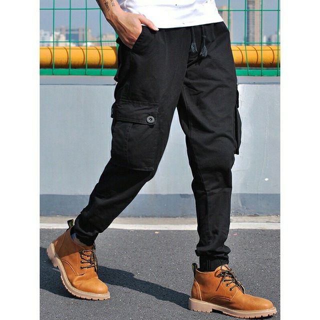 black pocket pants