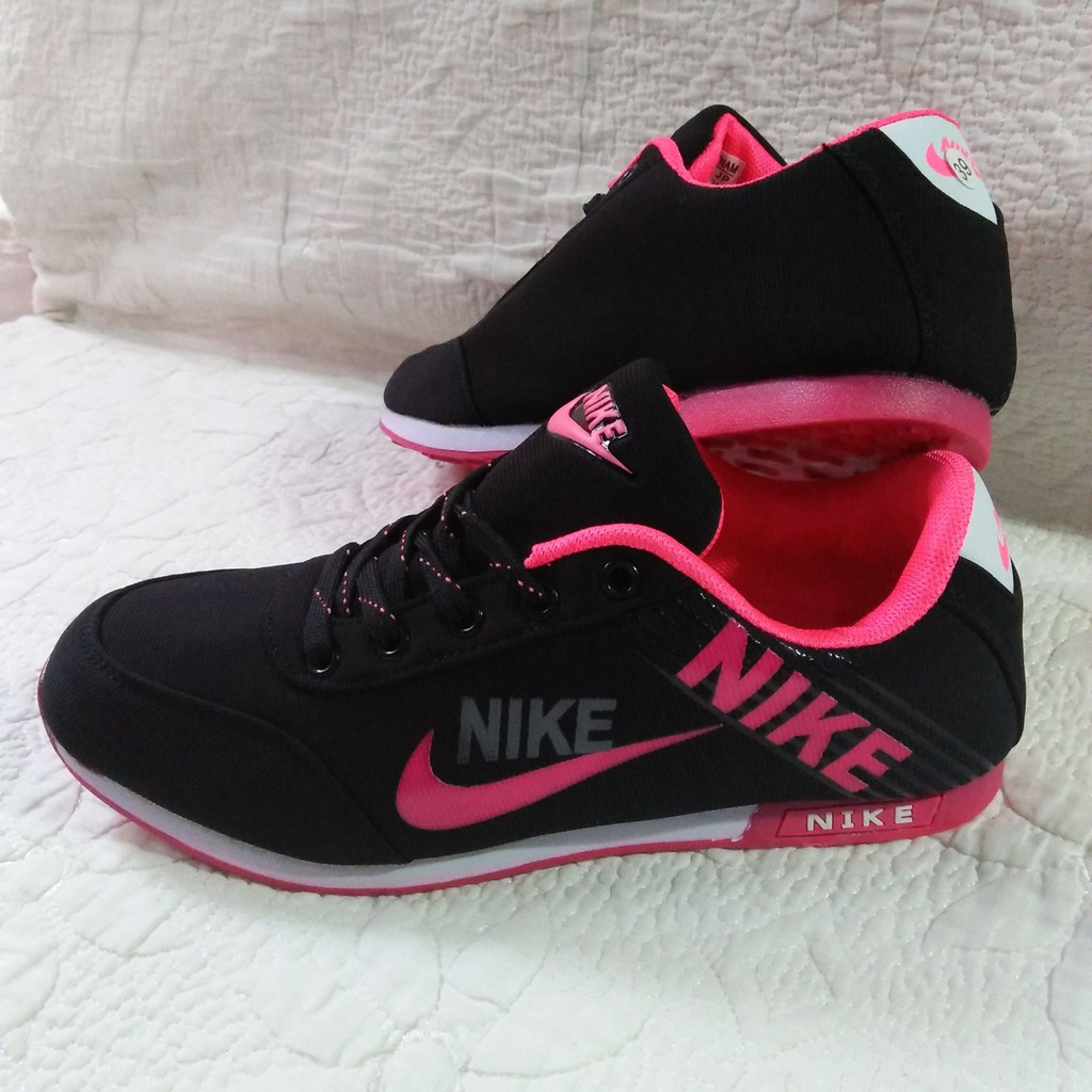 nike women's sneakers black and pink