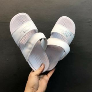 nike benassi two strap