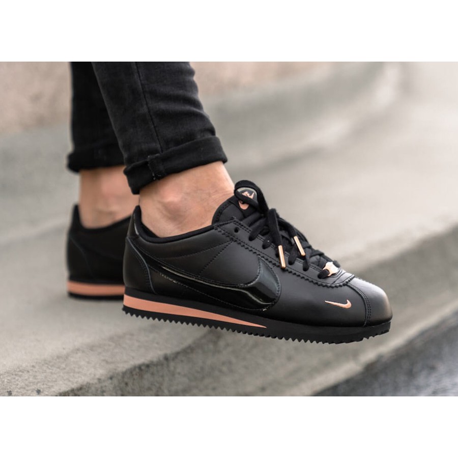 black and rose gold nikes womens