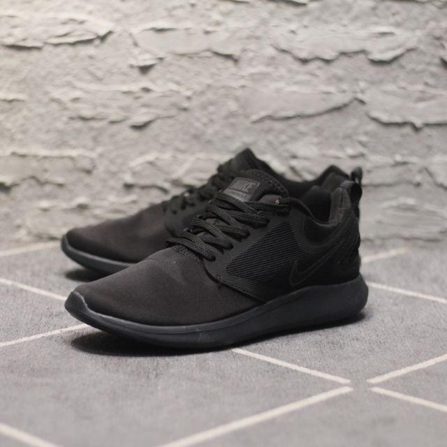 roshe run all black