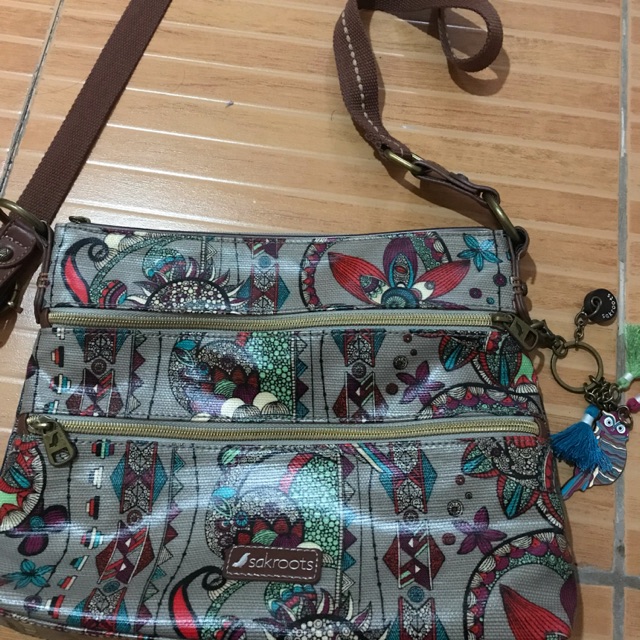 sakroots sling bag