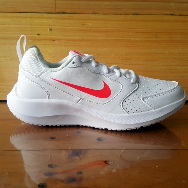 nike todos ladies trainers