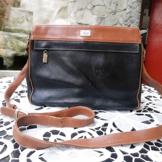 Forfølge Forfærdeligt Delvis Preloved vintage authentic Lacoste bag pure leather | Shopee Philippines