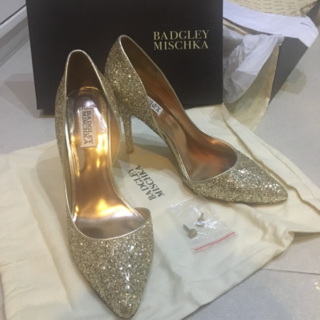 badgley mischka gold pumps