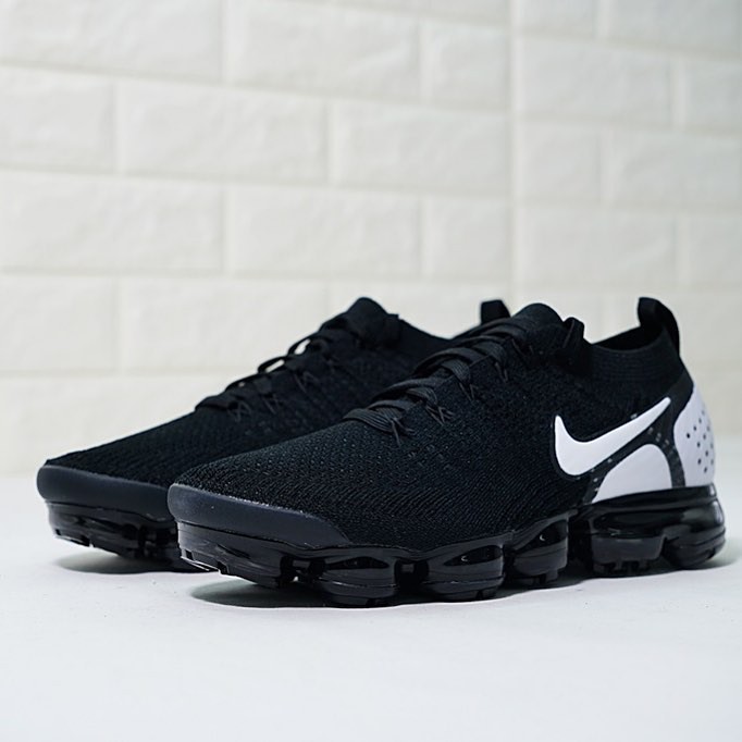 nike air vapormax flyknit black and white