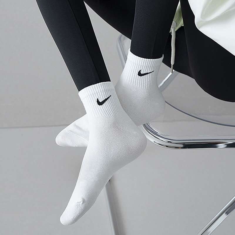 black mid nike socks