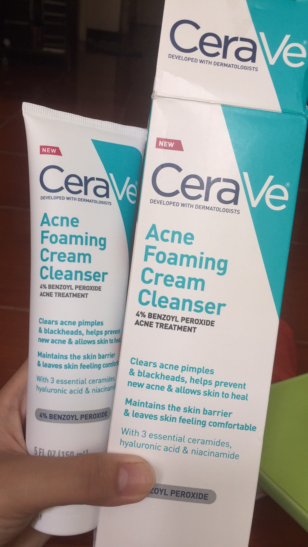 CeraVe Acne Foaming Cream Cleanserwith 4 Benzoyl Peroxide, Hyaluronic