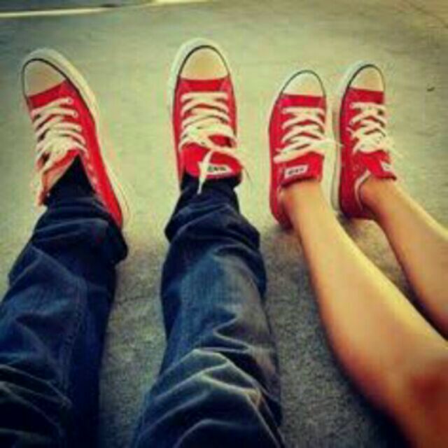 converse shoes couple