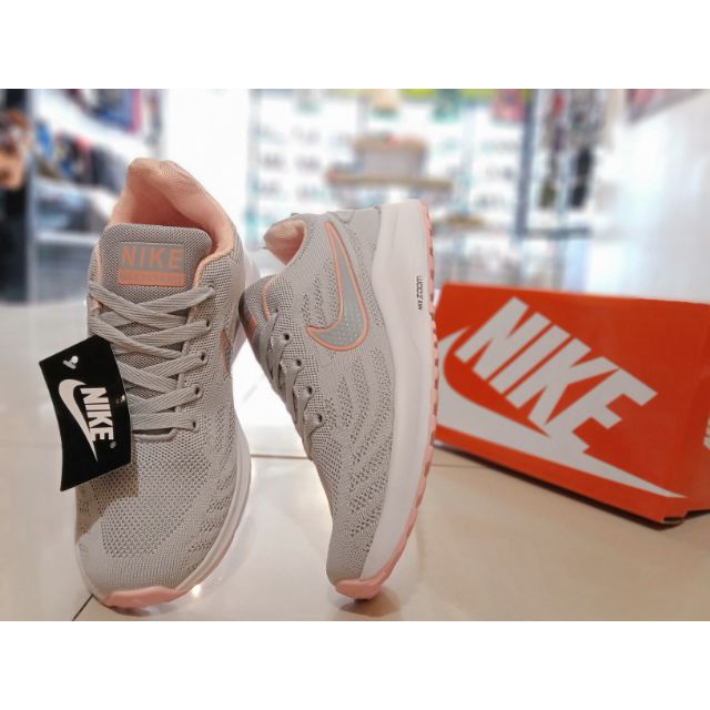 nike light gray shoes