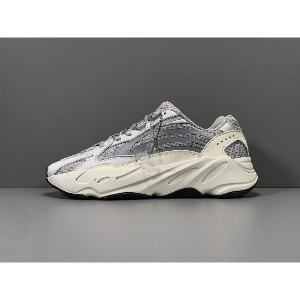 v2 static yeezy 700