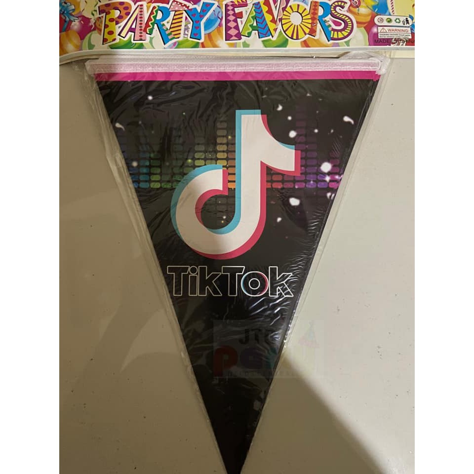 tiktok, cocomelon, roblox banderitas