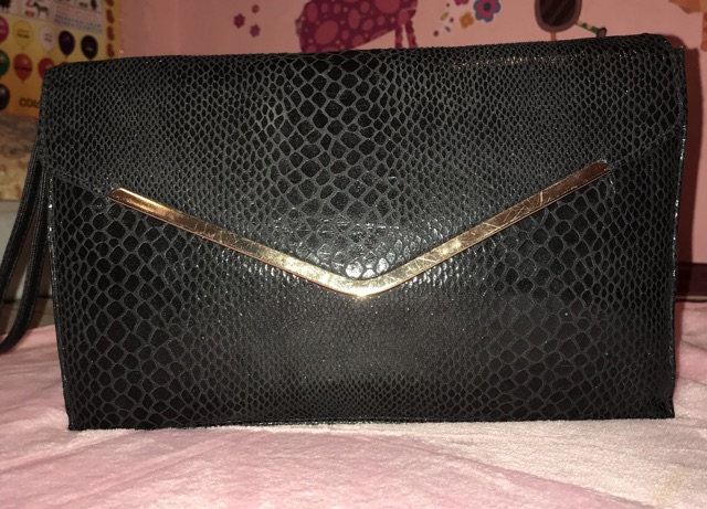 big black clutch bag