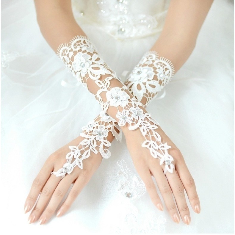 Fingerless Wedding// Evening// Party Lace Short Bridal Gloves