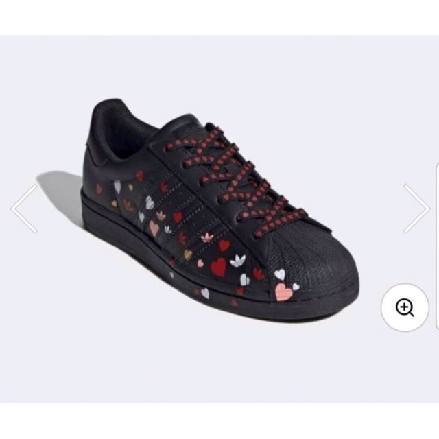 adidas superstar with heart