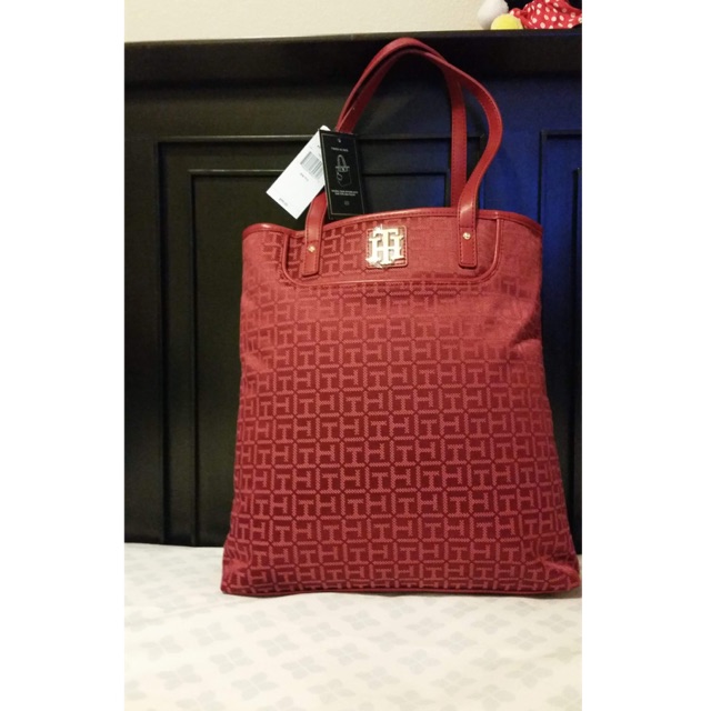 tommy hilfiger tote bag price