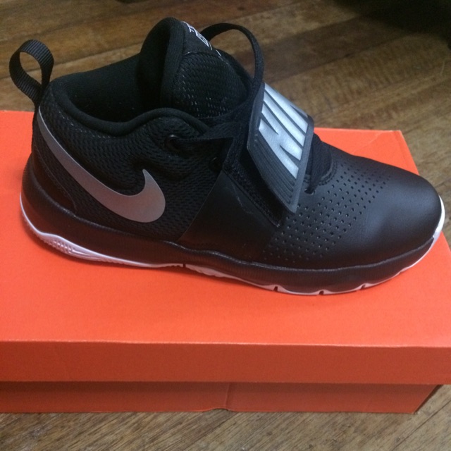 nike team hustle d8 price