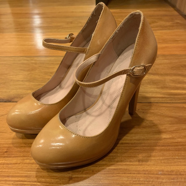 tan pumps shoes