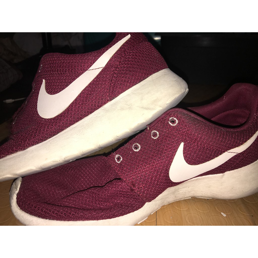 nike maroon roshe run