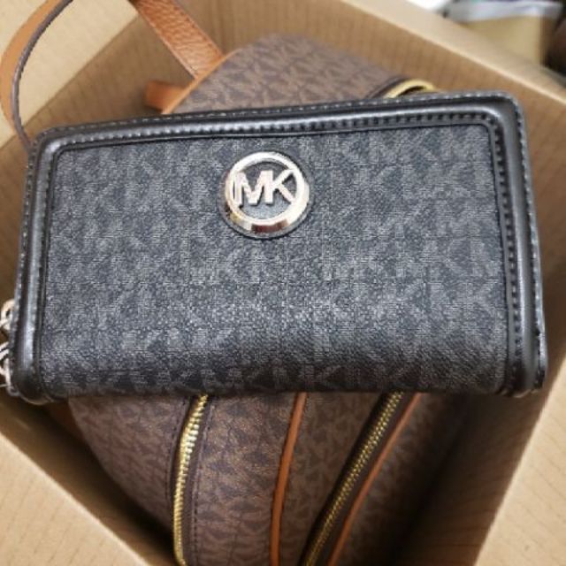 michael kors black wristlet wallet