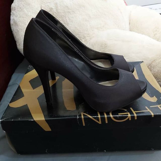 fioni peep toe heels