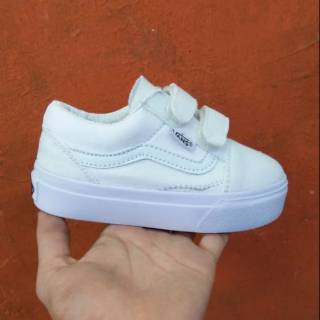 white plain vans