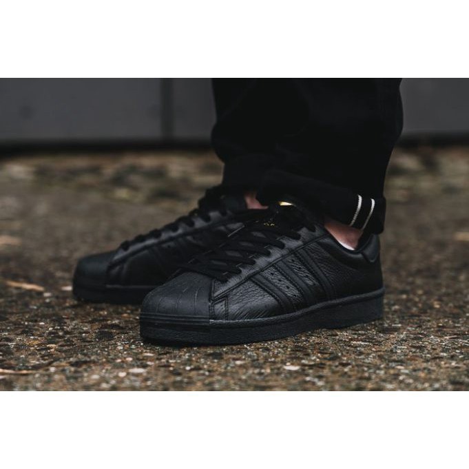 superstar all black