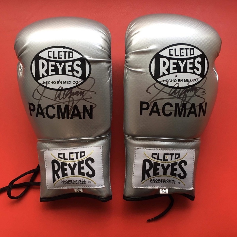 Cleto Reyes Boxing Gloves HandSigned by Manny Pacquiao (Gold/Silver