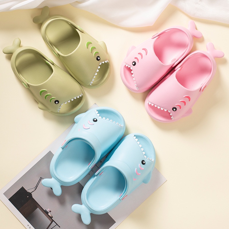 Girls' cave shoes/EVA light bottom non-slip cute cartoon slippers for boys and girls/small shark slippers