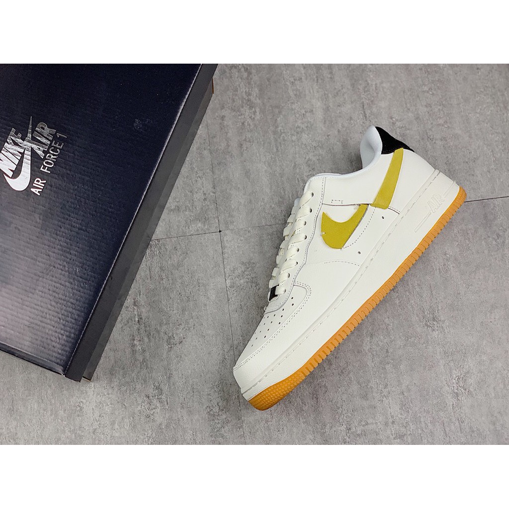 air force one white and yellow